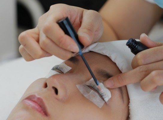 Farbanje trepavica i obrva